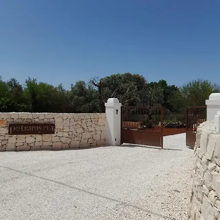 别墅 Trulli Petramyrta 切列梅萨皮卡